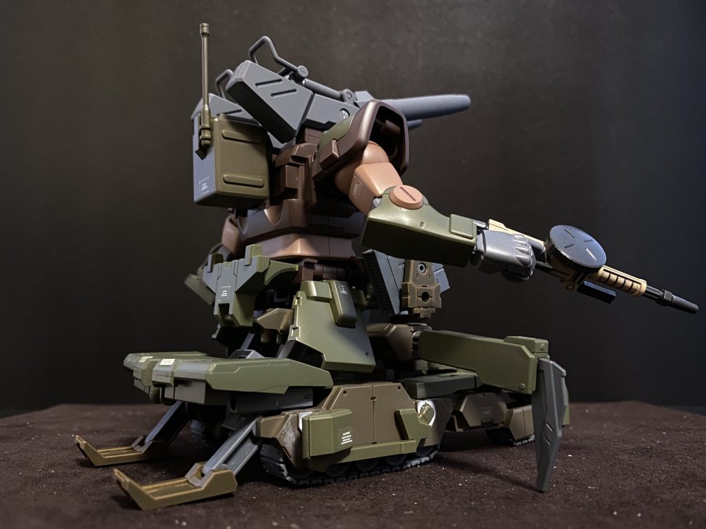 大口径砲を撃つ際は、機体各部のアンカーを展開することで、安定性、命中精度を上げる。