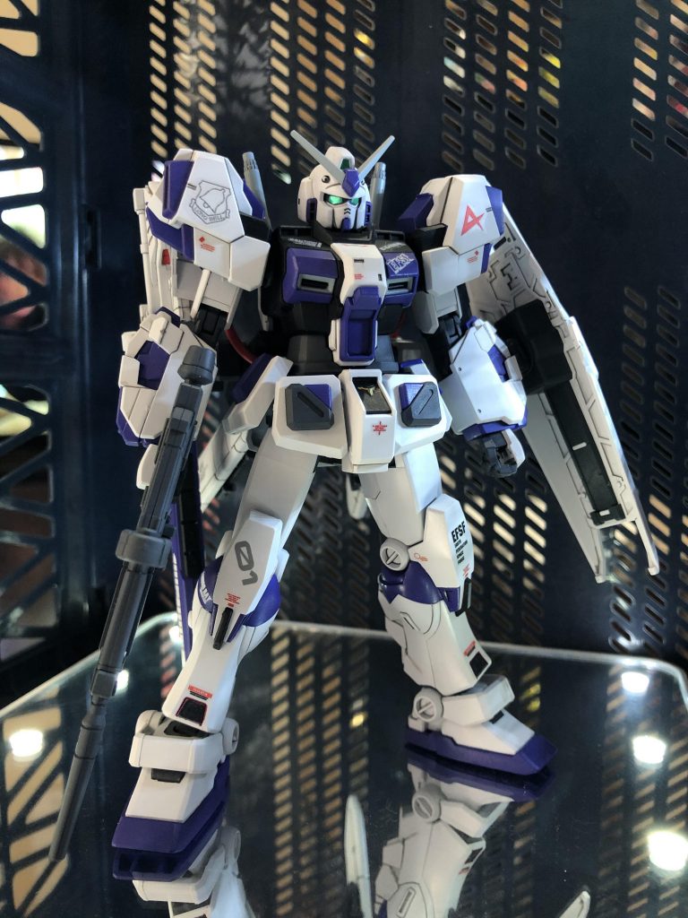 ちょいとカラーリングを変えてみたらハイニューみたいになったので「アムロ搭乗機にしたろ」という感じです💦