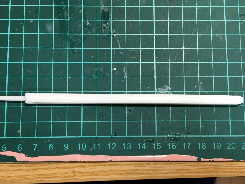 ソードメイスプラ棒とブラ材で製作。