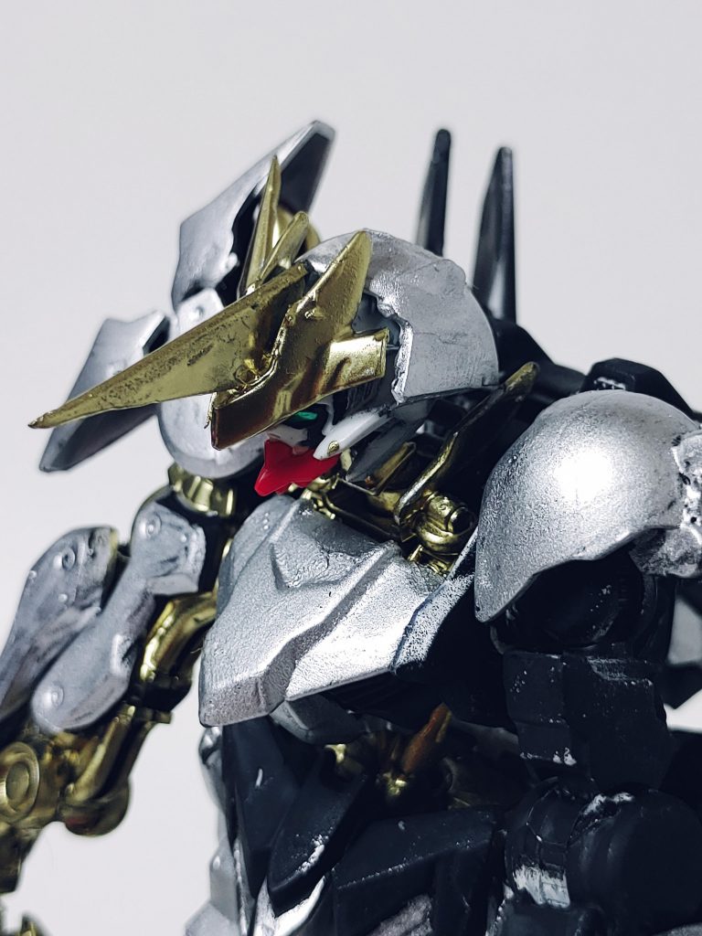 顔アップ。龍を意識したので、角を生やしました。