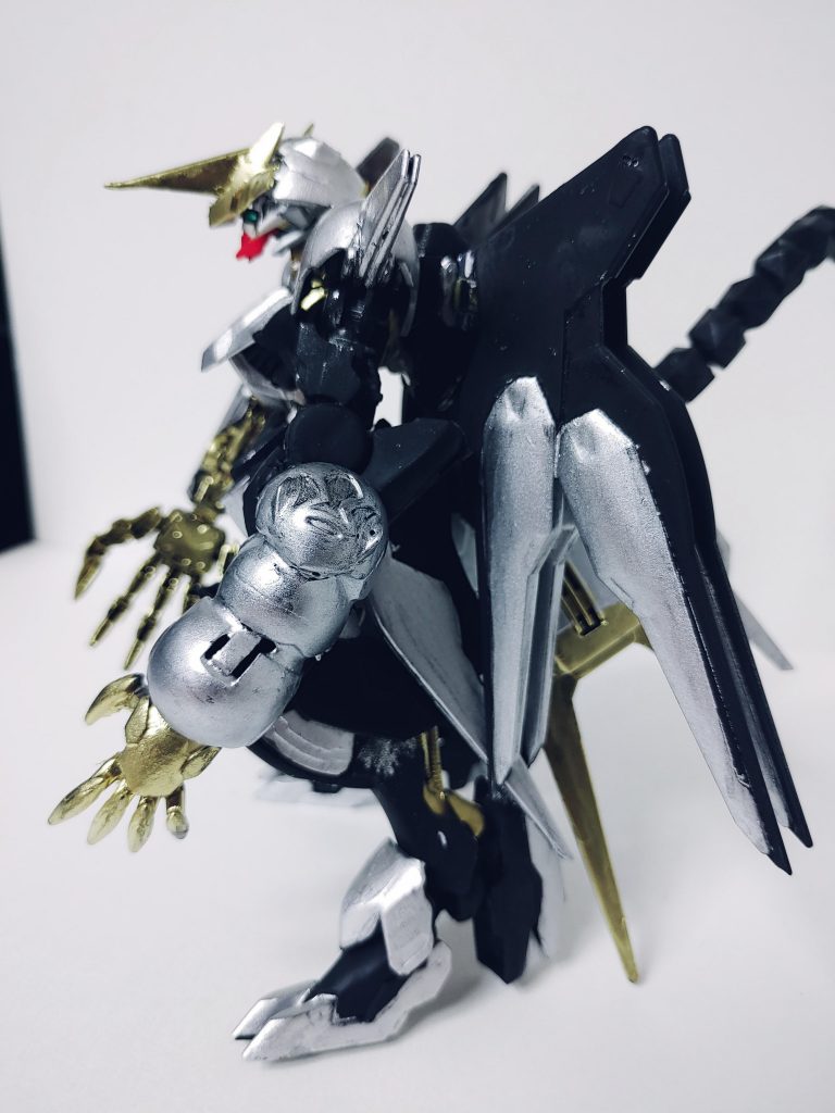 横。ストライクフリーダムのドラグーン。これは龍を意識したので、絶対に付けたかった武装です。