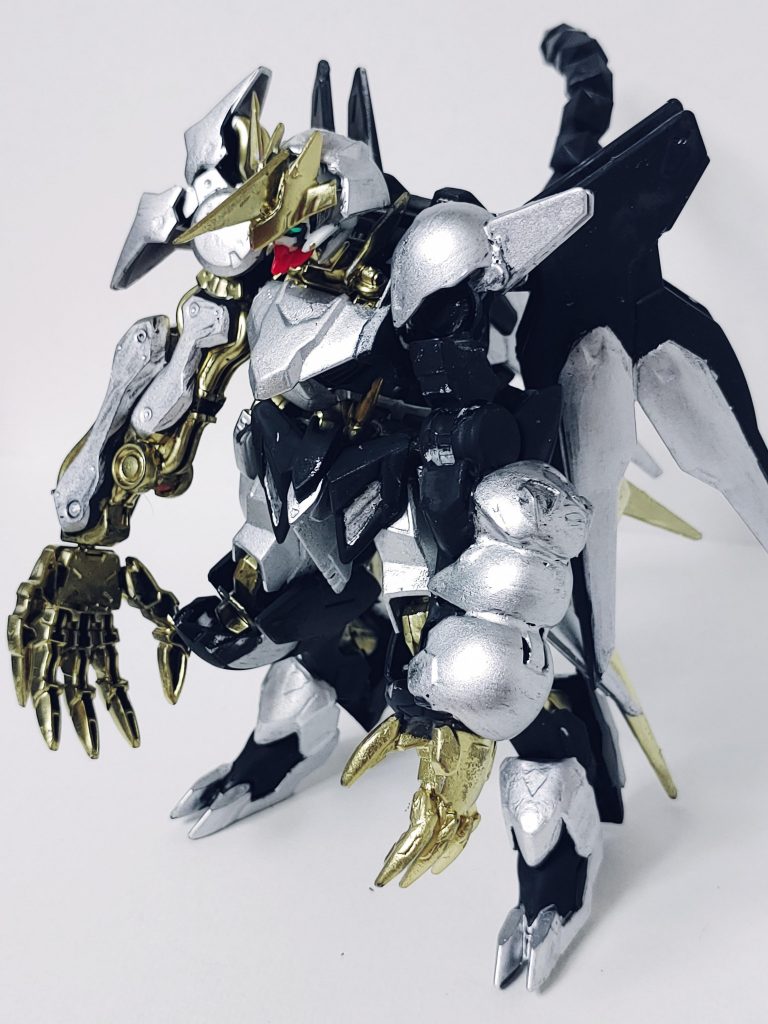 ゼルトザームの右腕。とルプスレクスの左腕を前回作ったレクスの肩アーマーを付けてディティールアップしました。個人的には一番気にいってます。