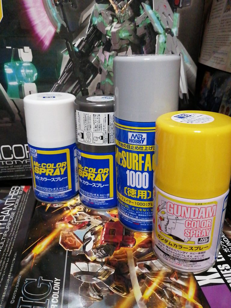 Mr.カラーつや消しホワイト、Mr.カラー黒鉄色、ガンダムカラースプレーMSイエロー、下地にはMr.サーフェサーグレーを使用しました。