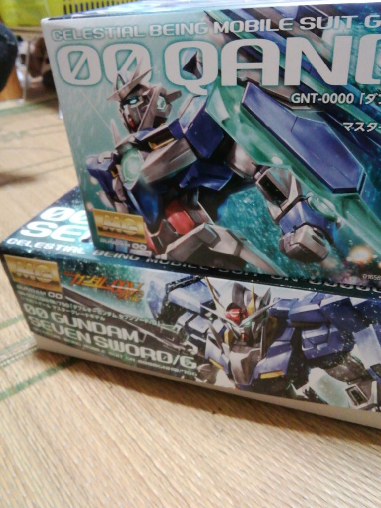 沢山のダブルオーガンダムのジャンクパーツで。