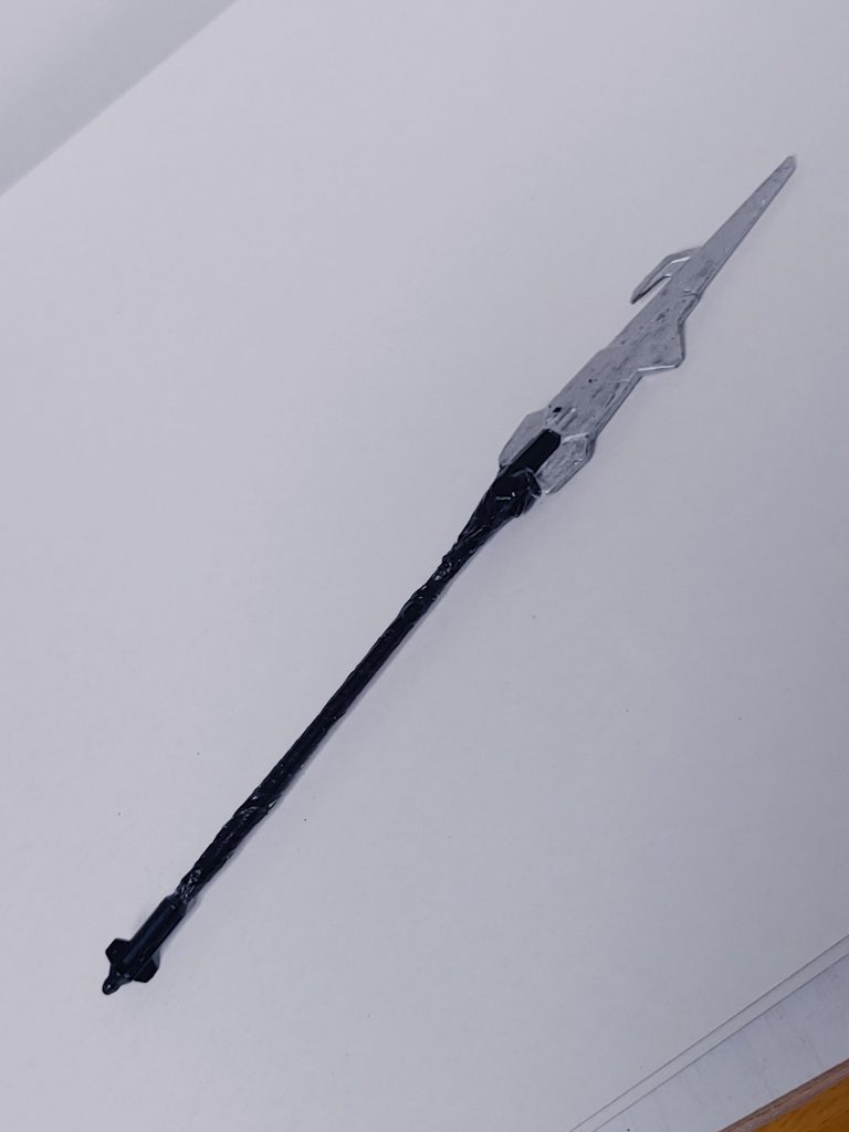 ②ハシュマルの槍オリジナル武器です。ルプスレクスのテールブレードから作りました。大型メイスの柄にテールブレードをくっつけました。