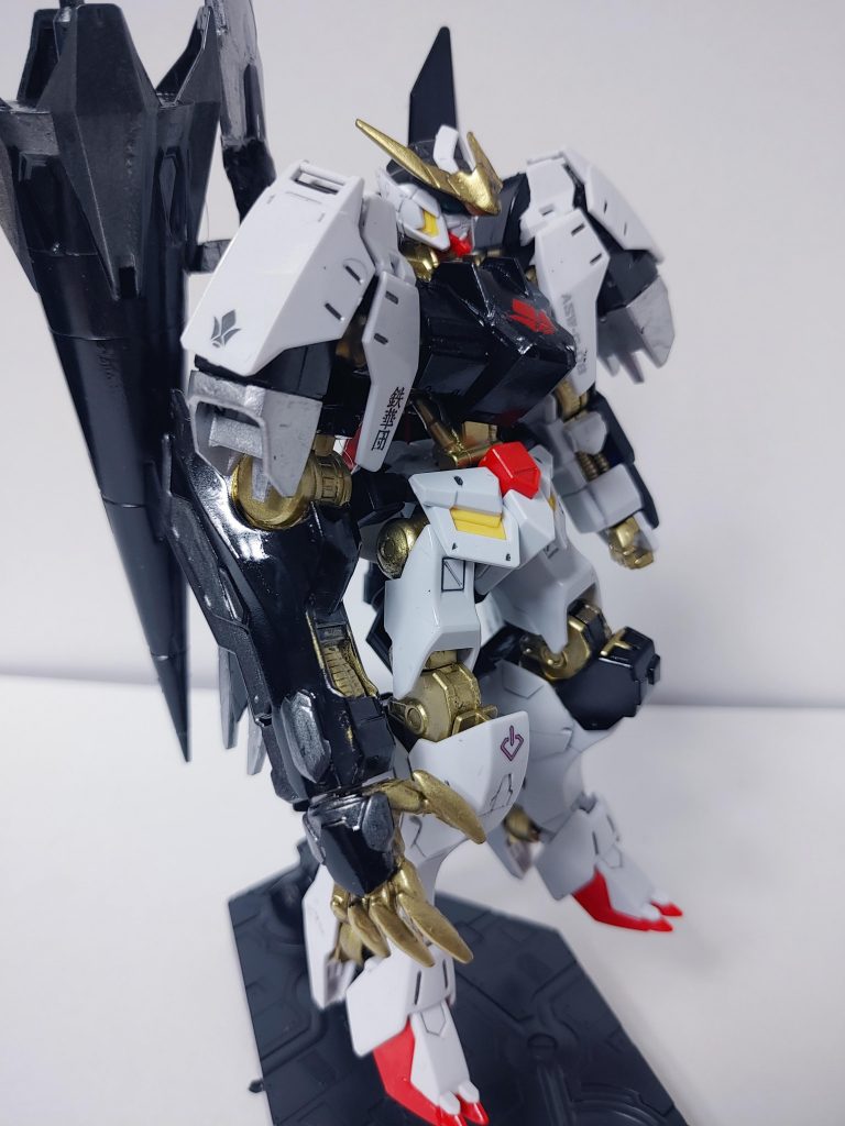 後は部分塗装とスミイレを行い完成です。塗装は筆塗りなんで、自分の腕が未熟のせいか、所々にムラができました( ;∀;)もっと、練習せねば