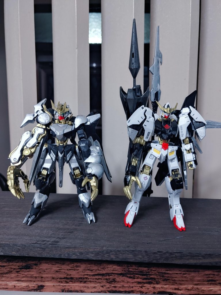 最後に、前作のバルバトスドラゴレクスと比べて見ました。前作もボリュームのあるスタイルでしたが、今作もなかなか、ガッチリした体型になったんじゃないでしょうか(´・ω・`)バルバトスはもとが野性味溢れる姿だから、妄想が膨らみ、やっぱり作ってて楽しいですね。次もバルバトスでアレンジを作ろうかなと思います。ここまで読んで下さってありがとうございました。では、また~\(^_^)/