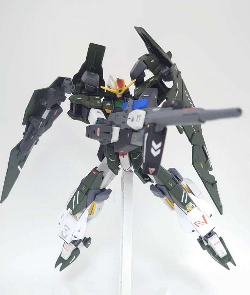 GNロングライフルⅡ改ケルディムのスナイパーライフルを改良。右側側部には小型の粒子貯蔵タンクを設置これにより短時間での速射が可能に