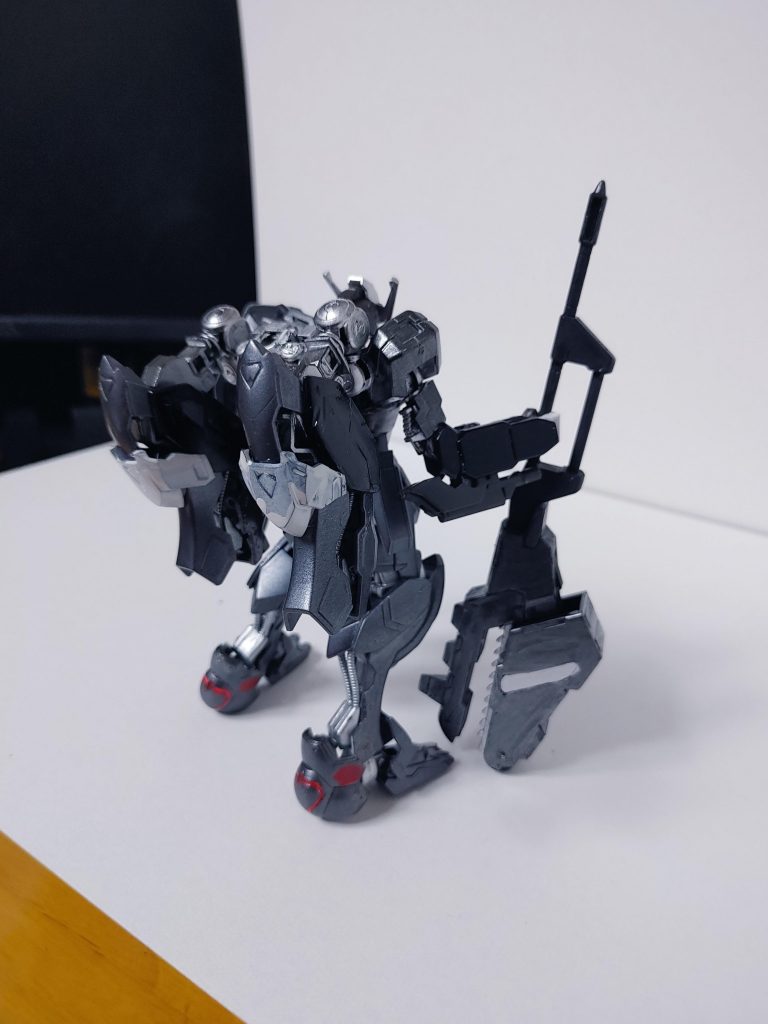 背面はこんな感じです。足のかかとは、第6形態の肩パーツを使用してディティールアップしました。(^_^)