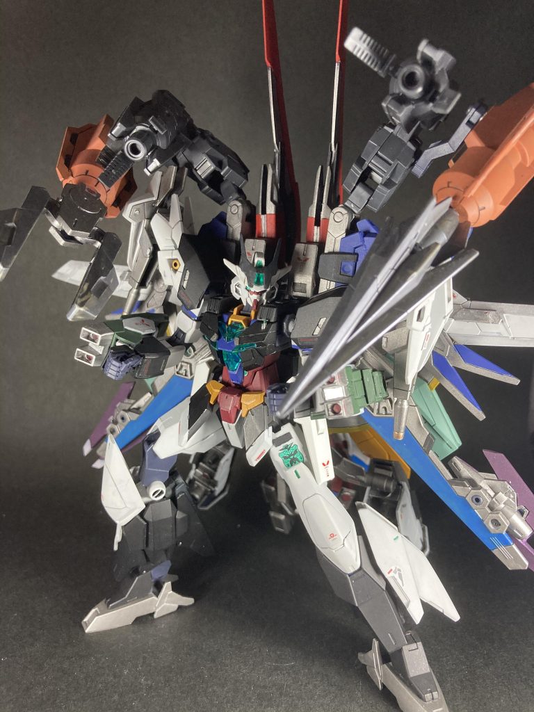 武装をスイッチングする事でパワー系主体のスタイルにチェンジ可能。いずれにせよ運用はかなり難しくなっている。