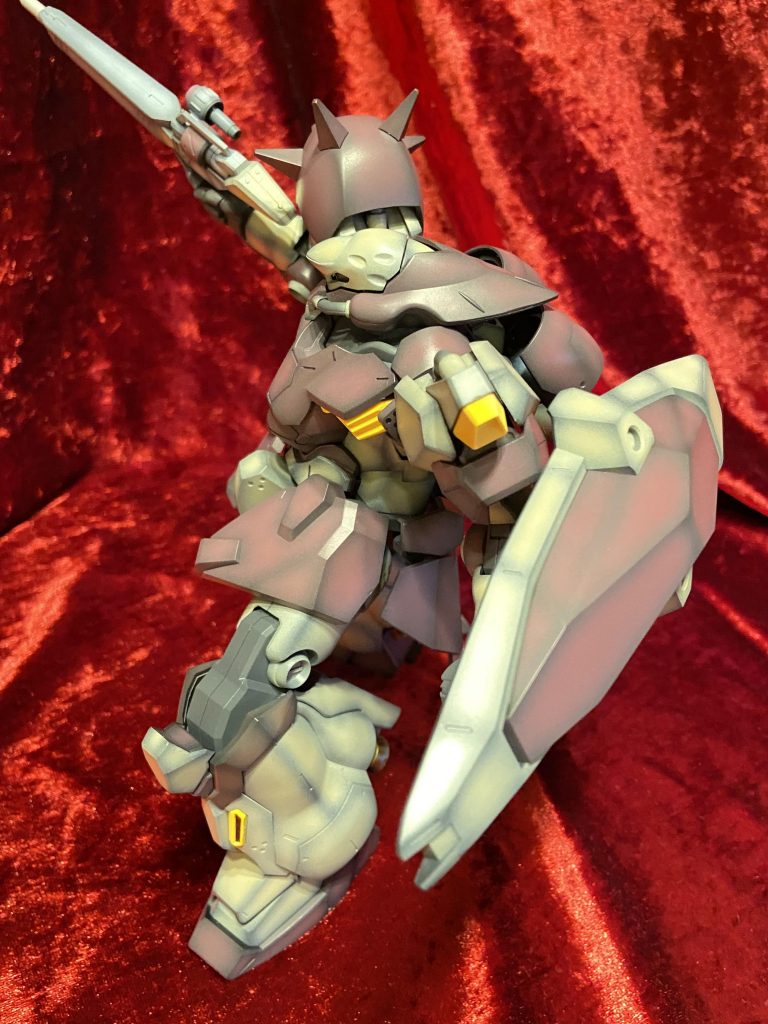 可動域は少ないのかなぁと思ったらそうでもなくなかなか動きます。特に胸のパーツの作りには驚かされました。