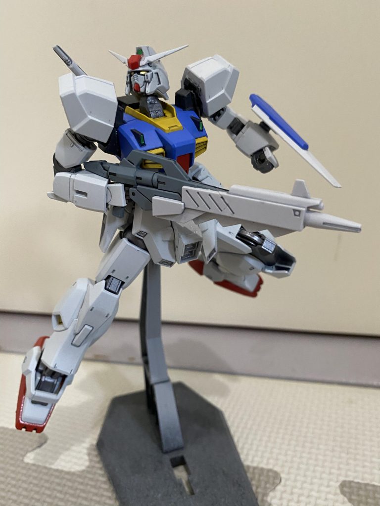 ライフルや顔、背中のサーベルラックが片方な部分でνガンダムを意識してみたりしてます。