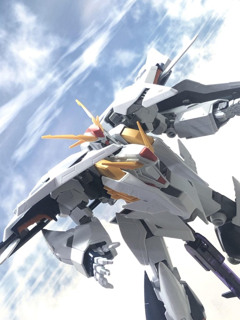 スミ入れや艶消しするだけでも充分な気がします。