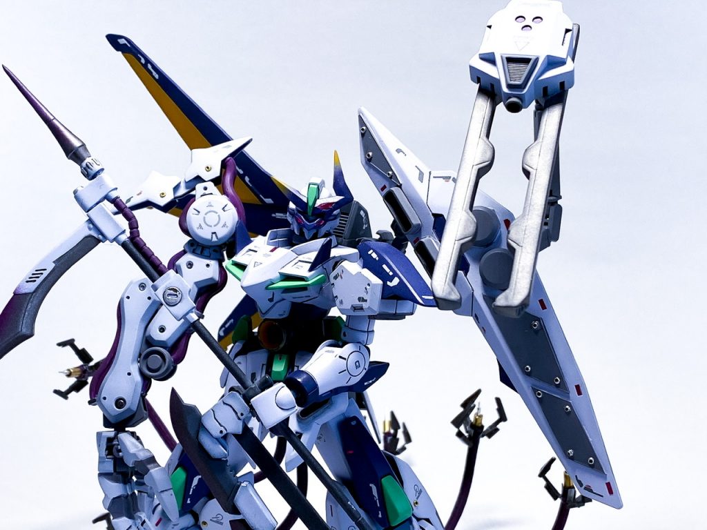 シザースのアームは拡張キットのパワードアームを使用。フレキシブルに稼働でき、シールド裏に格納できます。