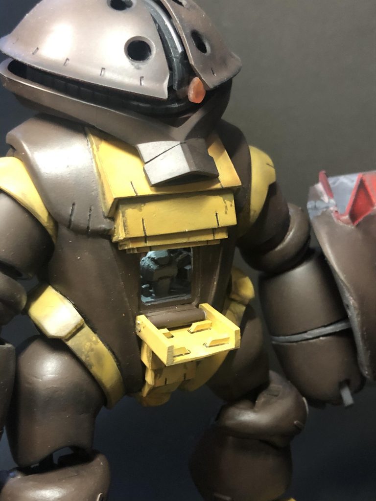 ギミック3。お腹が空っぽだったのでコクピットを電飾と共に作っていれました。ハッチの開閉方法は割と作中通りです。