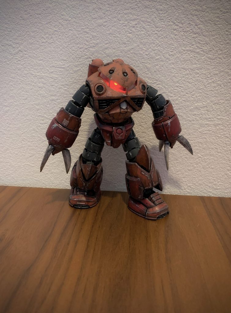 一応上半身と下半身で汚し具合を少し変えてみたのですがあまり分からず、、、ズゴック本体にも水濡れ表現を加えたりした方がよかったですね。気が向いたらリベンジしたいと思います。