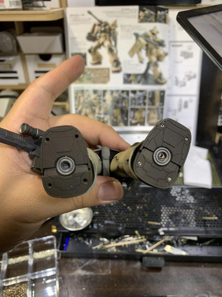 足裏の円形モールドはそれぞれのサイズのビーズに置換