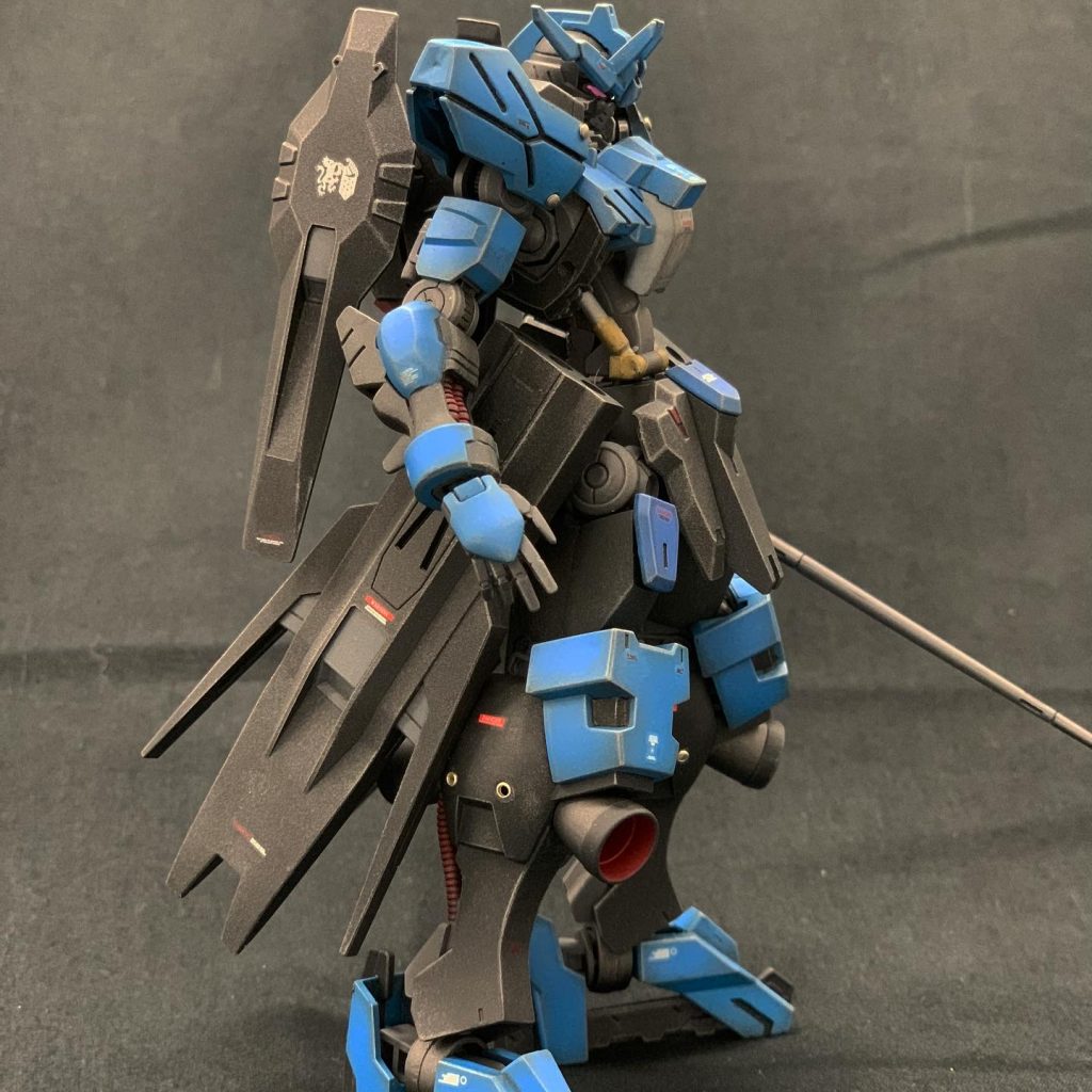 デカールはメタルロボット魂のものを参考に色味優先で貼り付けてます