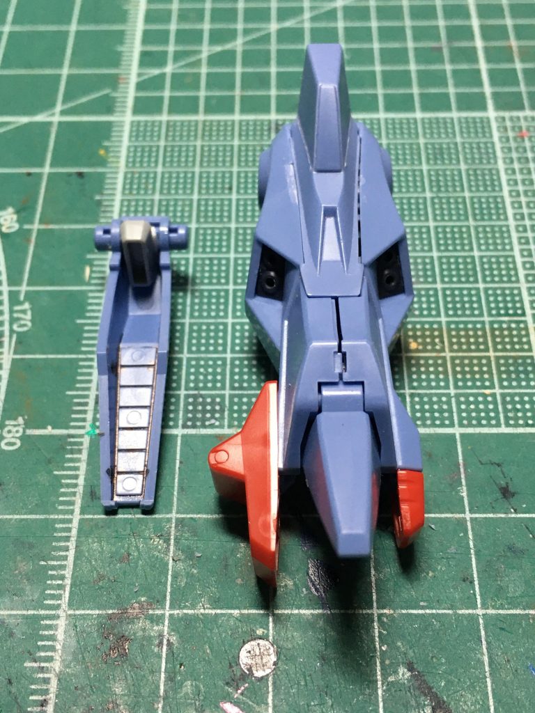 ふくらはぎカバーの裏がスカスカで寂しいので、ビルダーズパーツHDのMSバーニア01を接着。