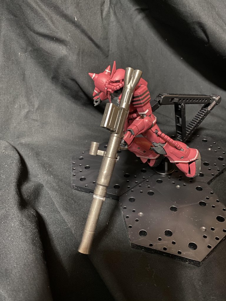 ただのパチ組みにも見えると思いますが、武器も左利きになってるので地味に大変でした。