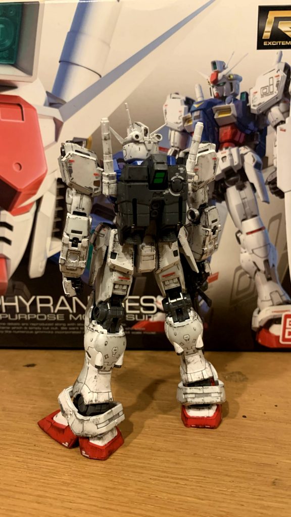 最低限のデカールで留めてみました。RGってみんなモールドうるさいけど、このゼフィランサスは控えめで好き。