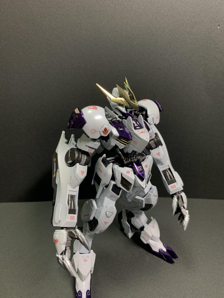 デカール貼るのが楽しくて貼りすぎちゃったかも鉄血系はあんまりデカールマシマシにしない方がいいですかねぇ？