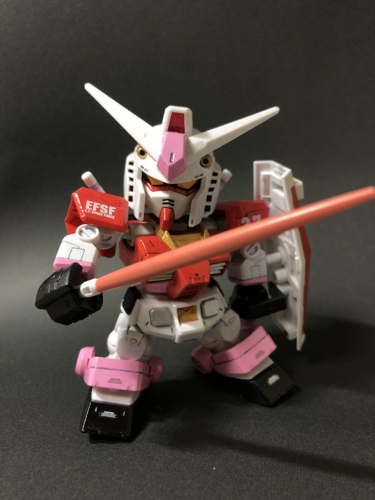 シールド持ってポージング。