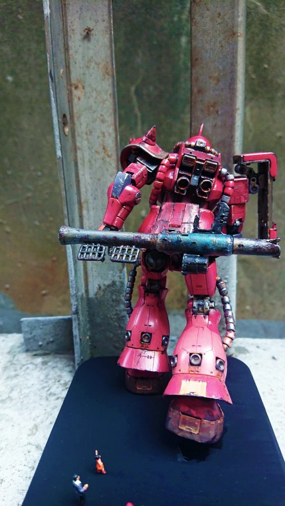 損壞且無法使用的火箭筒已更改為可以掛東西的架子。