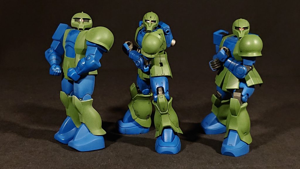 タイトルは「緑の三連○」とか、「緑の系譜」、「旧ザク三段活用」など、いろいろ考えましたが・・・体勢は違うんですけど旧ザクと言えばタックルということで・・・ちなみに真ん中がオリジン版、左が旧キット、右がHGUCです。