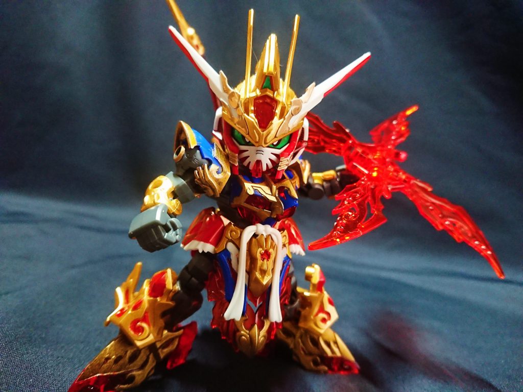 余ったランナーから十字部分を切り取り、炎エフェクトのような刃を4つ組み合わせてオリジナルの武器にしてみました。手裏剣型の投擲武器です。