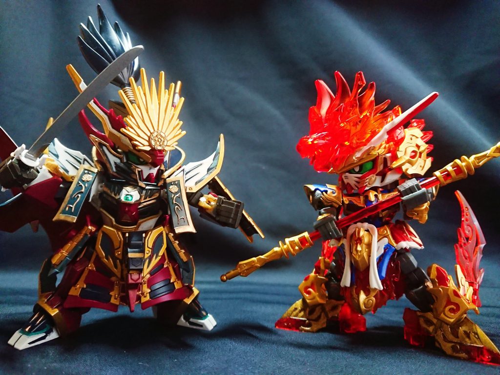 CSシスクードの一部を組み込んだ信長エピオンと並べても、サイズ差は出ないようにしています。