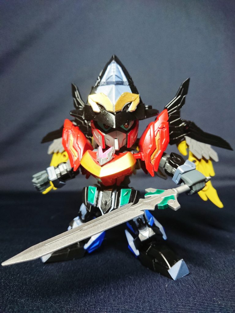 ナイトワールドの魔法騎士でマーリンガンダムと共にアーサーに仕える。背部デバイスにある特別な力を持った5つのメモリを起動させ術を使う。同時に起動させることで大剣を召喚する。