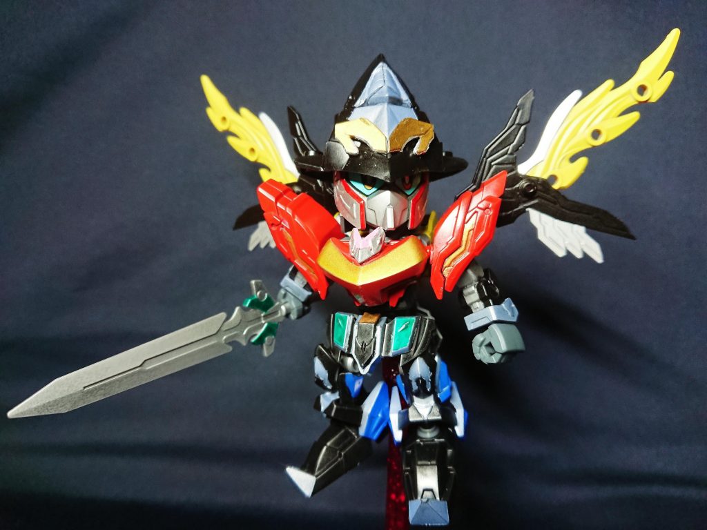 デザインはスーパーロボット超合金を参考にしました。ドラゴンへの変形は途中まで組み込んでいましたが、スタイル重視に変更しオミットしました。