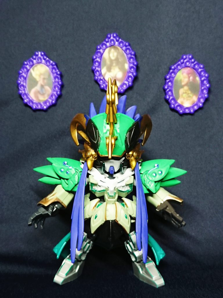 ブンドド時の背景用に三人の寵姫(肖像画)付きです。百均の女児向け玩具にあったアクセサリー玩具のロケットペンダント部分をカットし、中にゲーム画像を印刷した物を入れてみました。