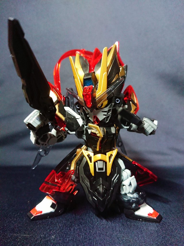 素立ちでなければブンドドでの可動はやはり優秀で、フレームでの脚部延長も相まって、無改修よりも派手目なポーズがとれます。