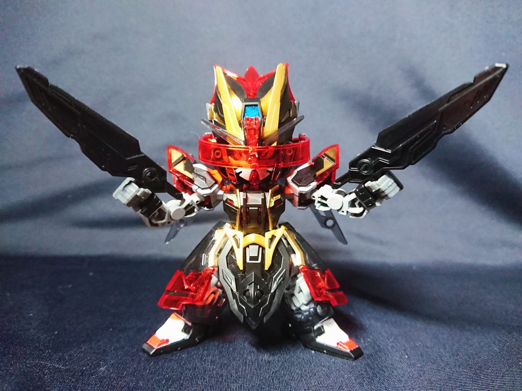 銃を構える際に、肘が可動するだけでもポージングは大きく変わってきます。ただ夏侯兄弟と同様に、肘フレームはほぼポン付けなので、腕を伸ばした素立ちでは腕部が少し長めに感じます。