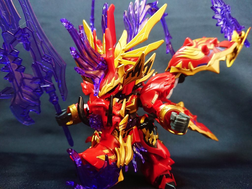 この形態の胸部や腰のモチーフって何かの動物なんですかね?龍?牛?海老?