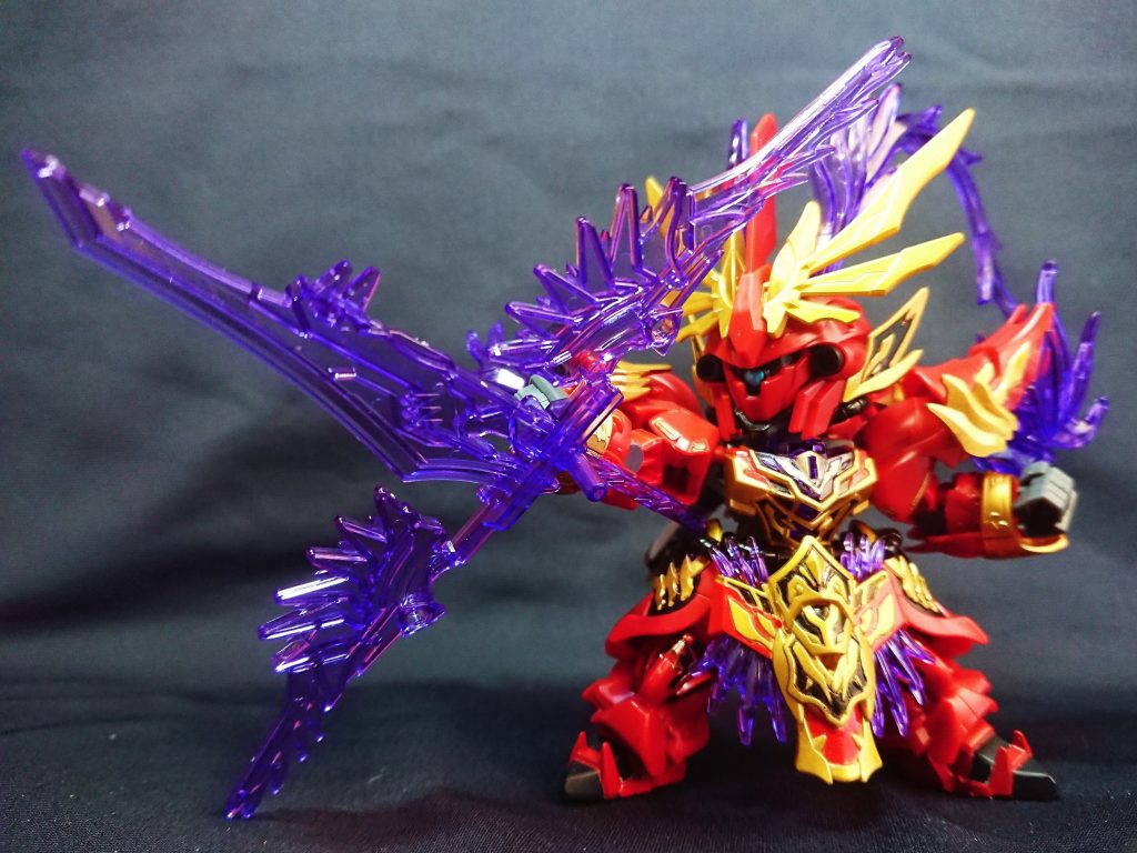 頭身のアップと可動の追加で武器構えも自然に決まります。ただ呂布は武器と触覚のサイズでけっこー干渉したりします。