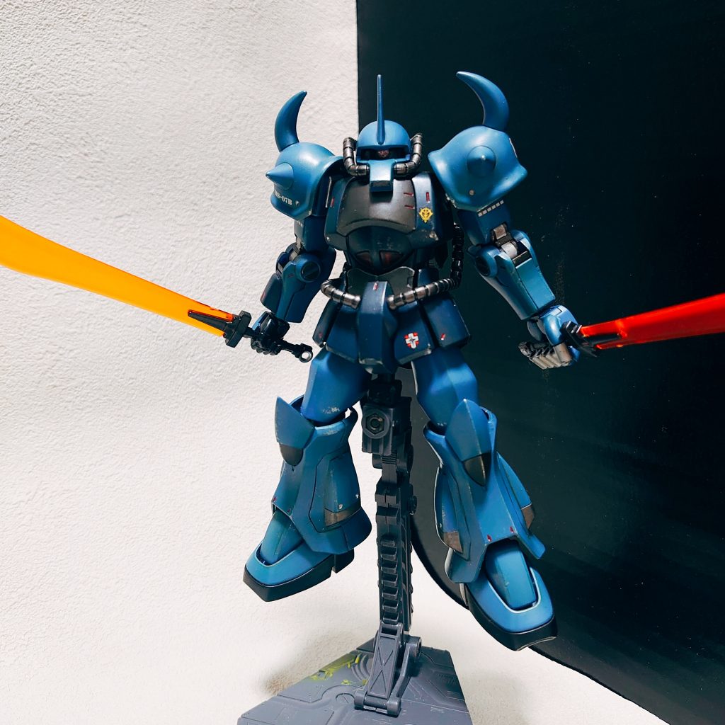 黒、白バックで！！スタンドが汚いな、、見てくださってありがとうございます。コメントやフォロー、いいね、よろしくお願いします