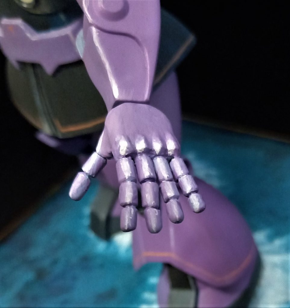 左手はアルミ線にプラパイプを通して作成しました。