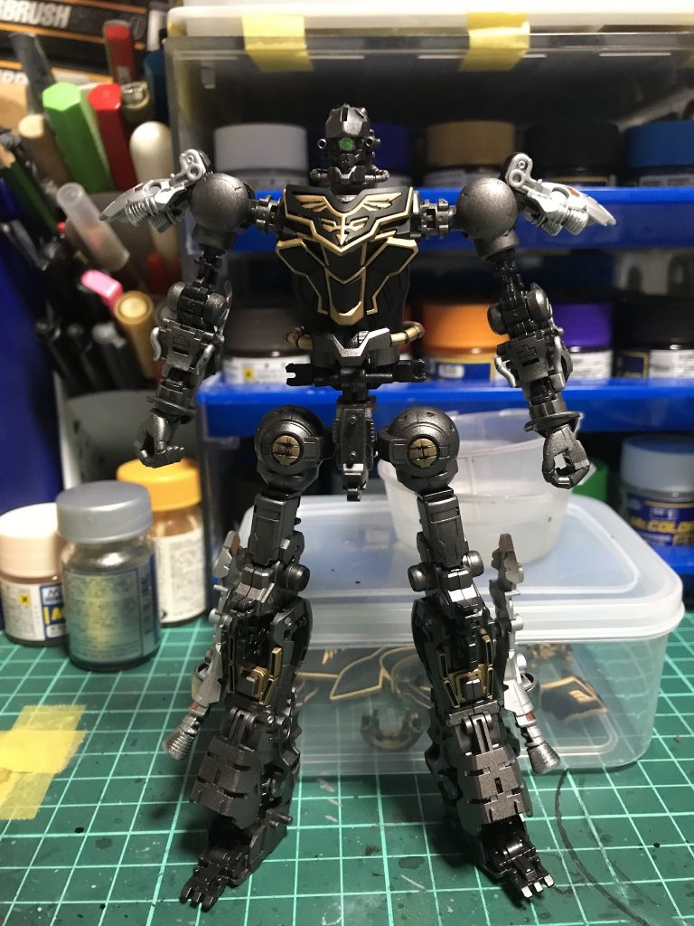 フレームは焼鉄色とシルバーで塗装。