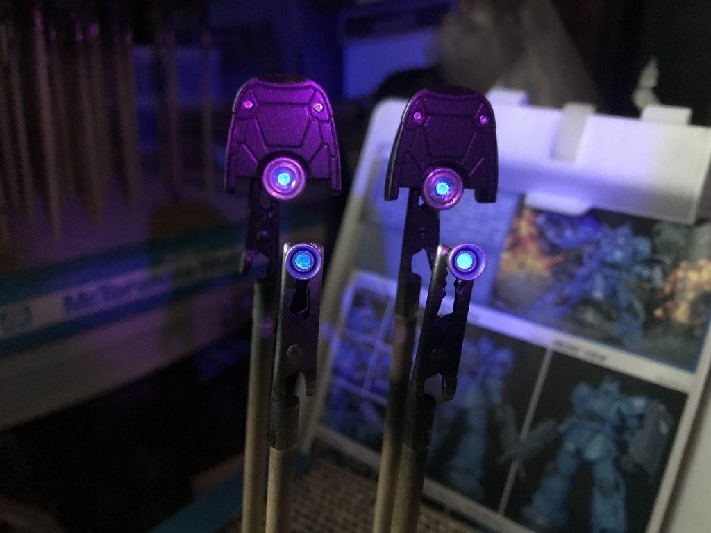 バーニア内は蛍光ブルーを塗りブラックライトで発光。