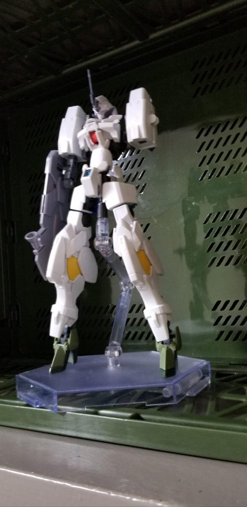 肩を縦に改修しシールドニッパーを装備した状態。