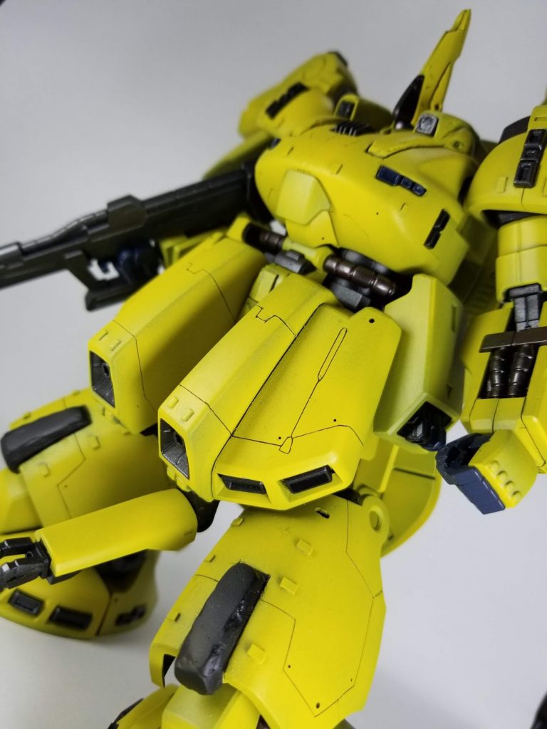 まずは失敗ショットから何かこんな色のカエル見たことある!目視だとダークイエローなのになぜこんなことに…光源の位置を変えたり試行錯誤しますが解決せずここから3時間程スマホカメラと格闘します