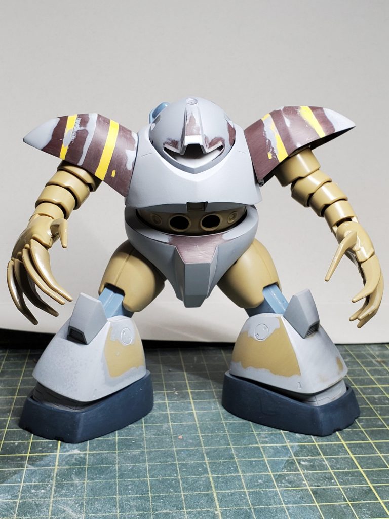 肩のフェアリングも延長し、大きくしています。