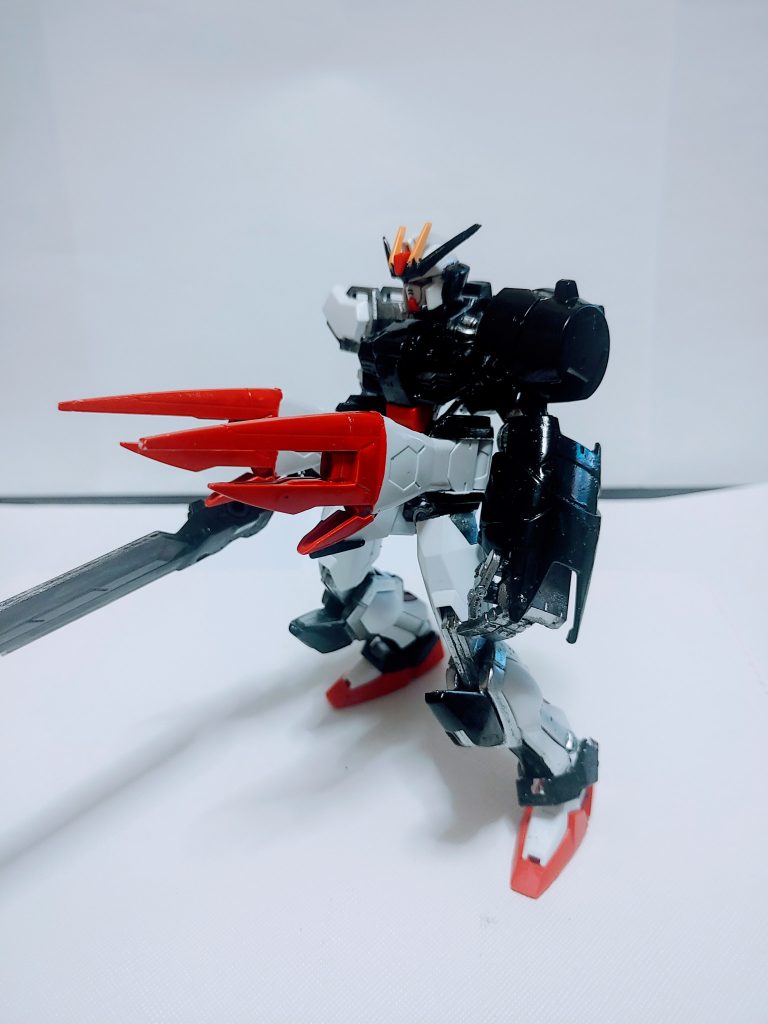 アスタロトの腰のスラスターなんですが、フリーダムの腰のレールガンみたいな感じで打てるプラズマ砲兼スラスター(下の発射口から)になればいいなと妄想してます。後は牽制用に小型ビームマシンガンがあれば。(ノワールみたいな)持ってないんですけど。ストライクは好きな機体なんで、個人的には満足してます。最後に