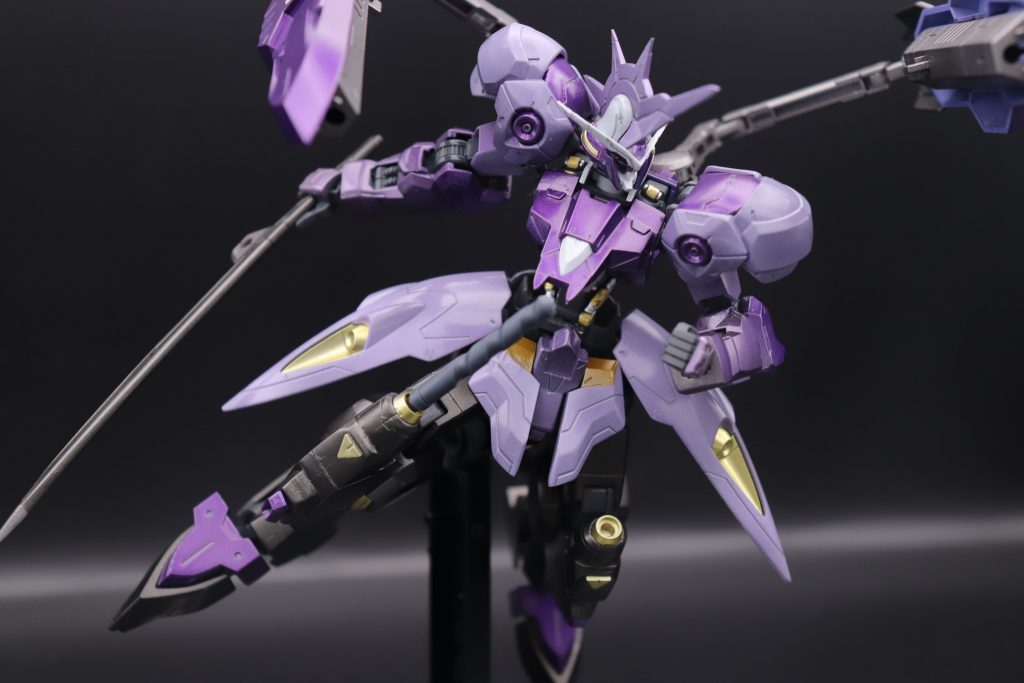 ピンバイスのような凶悪な武装のドリルニーが再現されています。