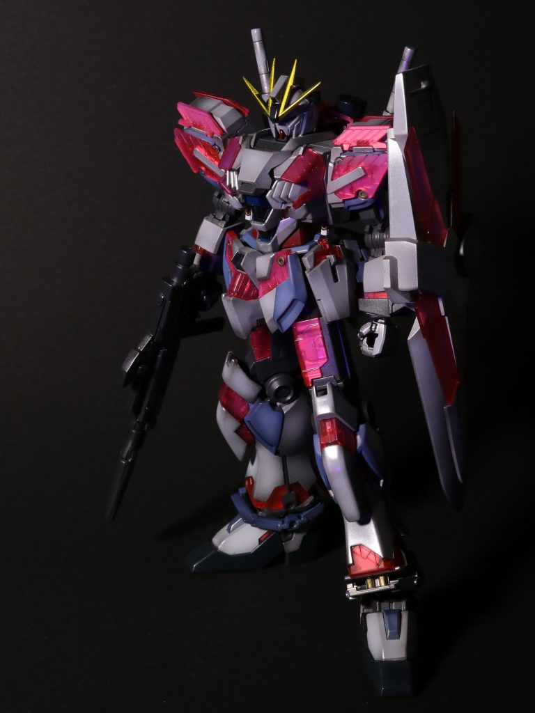 一番拘ったのはサイコフレームです。少し蛍光塗料を吹いてあるのでブラックライトに反応します。