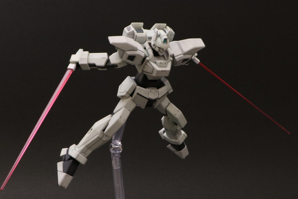 二刀流。パッケージによると、この機体のシンボリックな攻撃方法なのだとか。