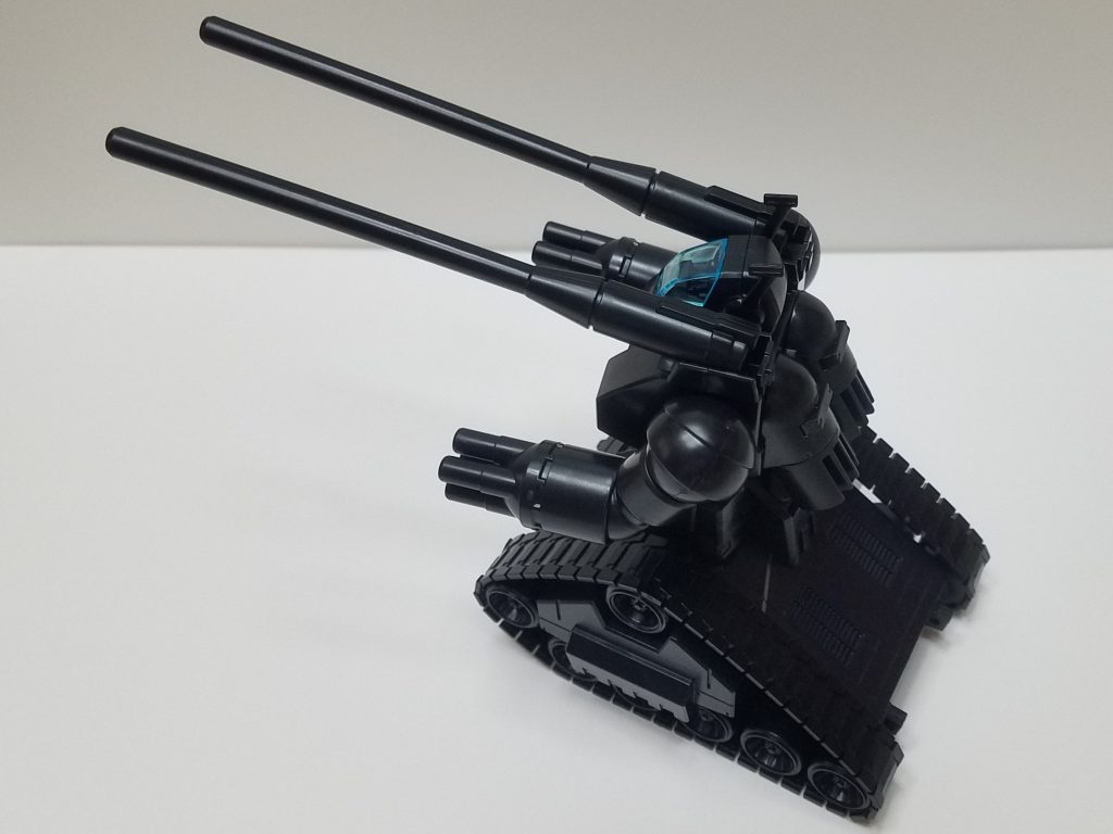 パーツはもちろん、履帯からポリキャップまで全部真っ黒。キャノピーのクリアパーツがいいアクセントになってます。